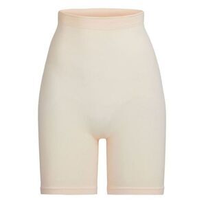 SKIMS SCULPTING SHORT ABOVE THE KNEE/ SAND